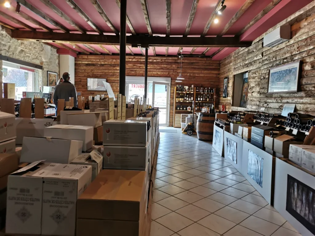 Intérieur de la Cave Jacques-François à Nuits-Saint-Georges